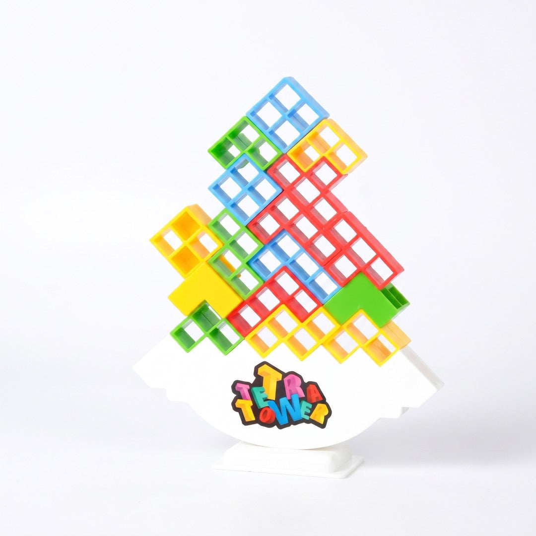 Balance-Turm mit bunten Tetris-Blöcken auf Wackel-Basis