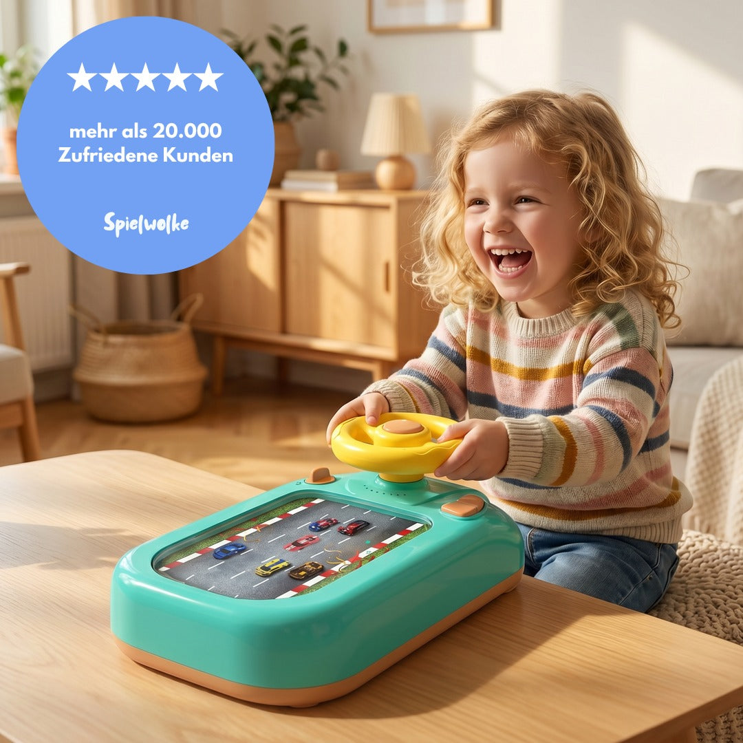 Kind spielt mit dem Renn-Simulator, über 20.000 zufriedene Kunden