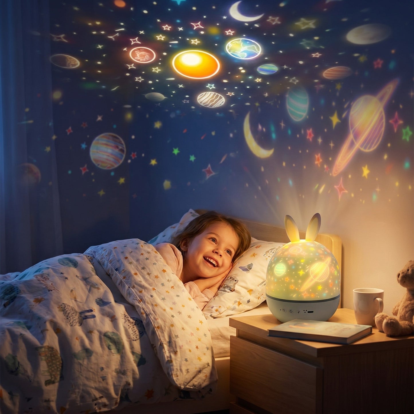Kind im Bett mit projiziertem Sternenhimmel des Hasen-Sternenprojektor