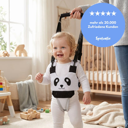 Glückliches Kleinkind steht in der Baby-Lauflernhilfe
