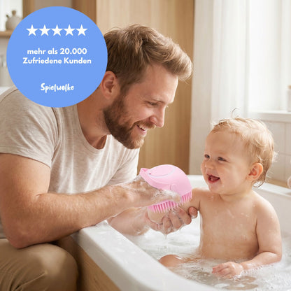 Vater badet Baby mit der Massagebürste, über 20.000 zufriedene Kunden