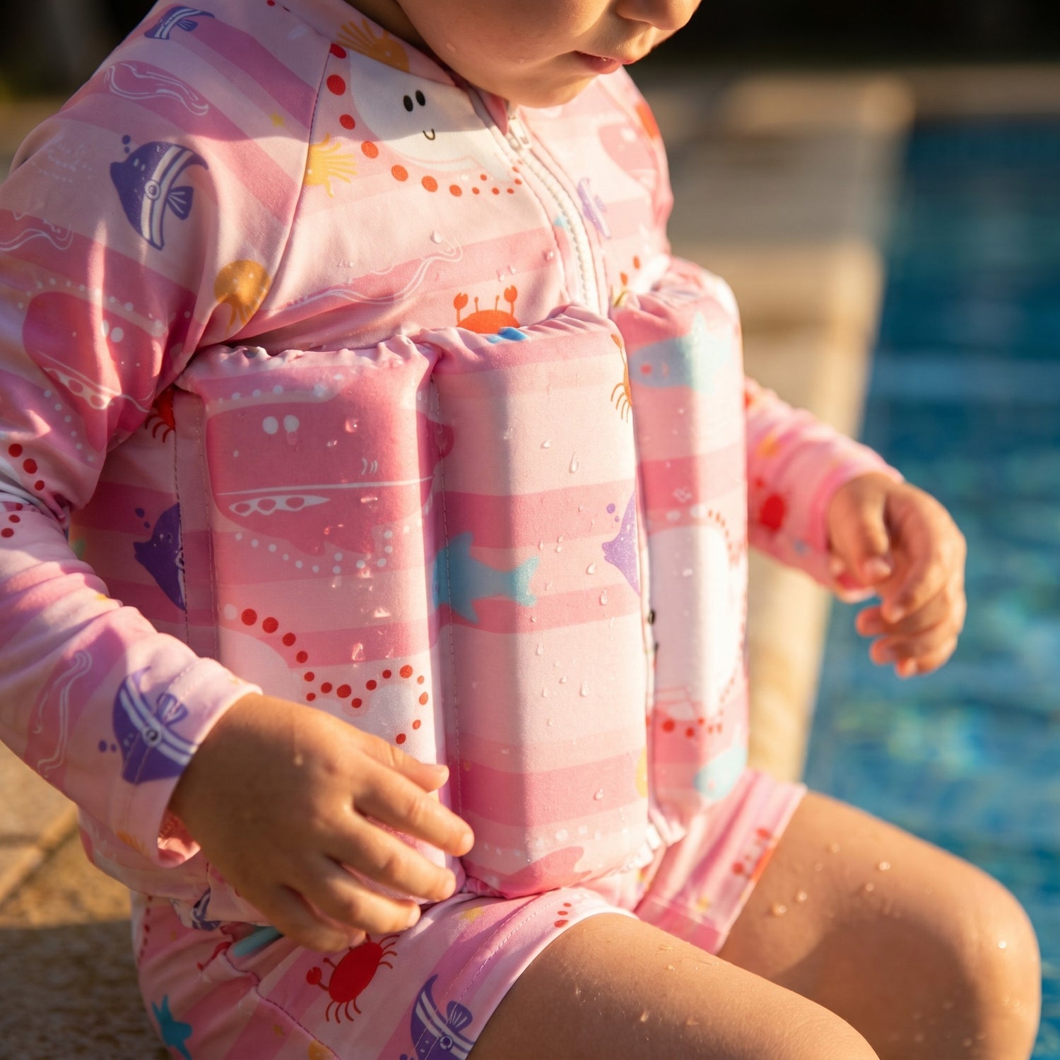 Detailansicht der Auftriebselemente des Kinder-Schwimmanzug